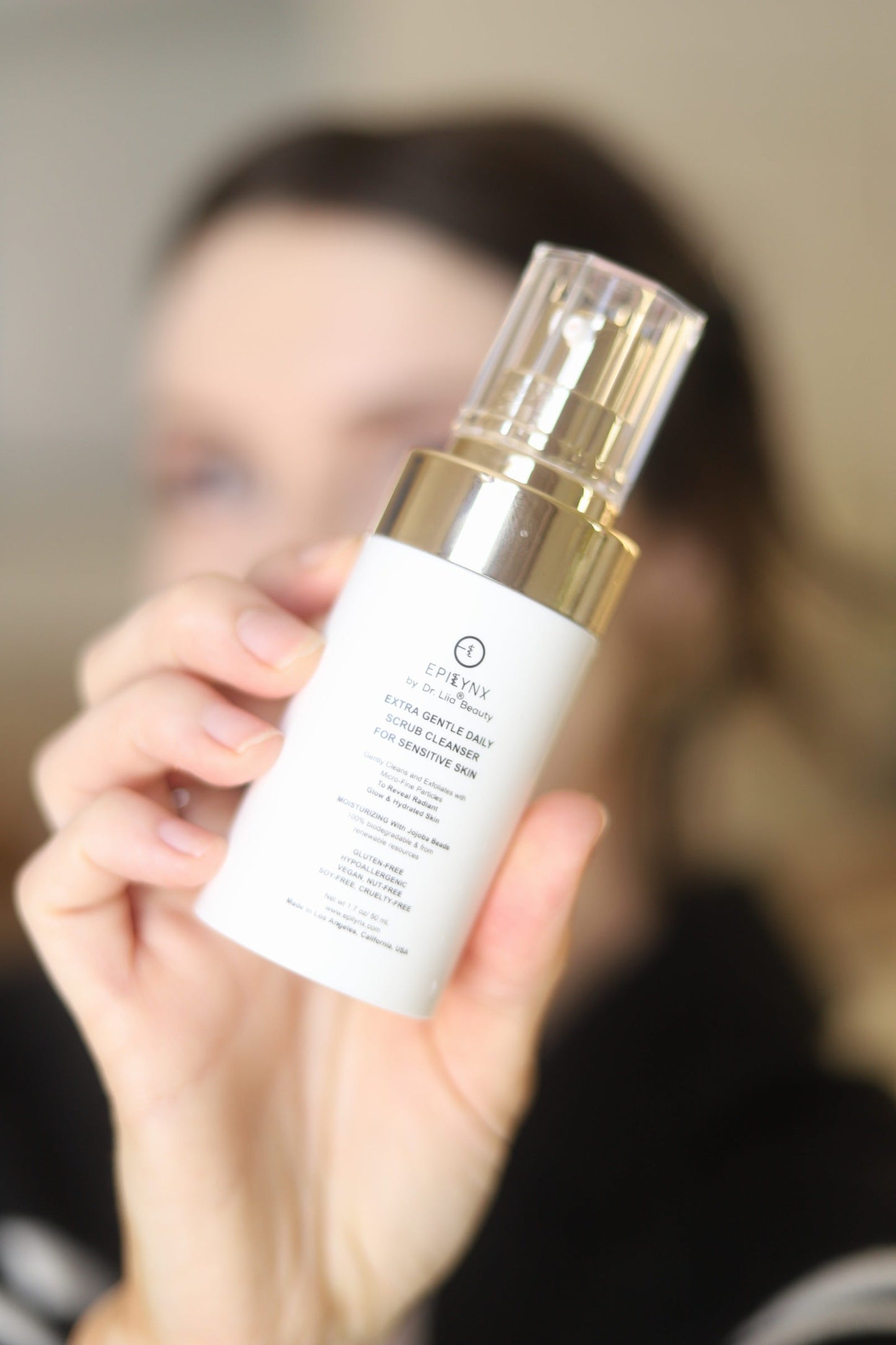 Gentle Exfoliating Face Scrub for Thinning, Sensitive Skin – Hyaluronic Acid & Jojoba Beads